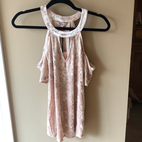 Juicy Couture Tops - NWT Juicy Couture velvet cold shoulder top